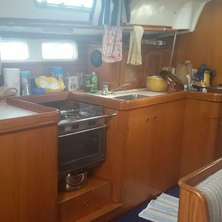 Botel Pasiphae Oceanis *
