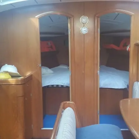 Pasiphae Oceanis Botel Palermo